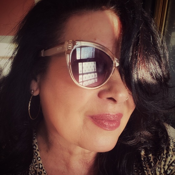 Meet your Posher, LiLi - Picture 2 of 2